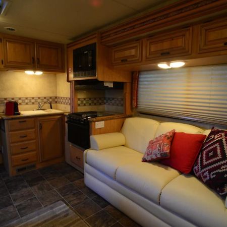 Luxury American Rv With Hot Tub West Chiltington Екстер'єр фото