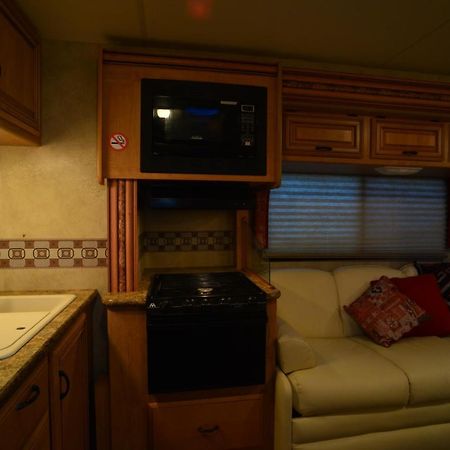 Luxury American Rv With Hot Tub West Chiltington Екстер'єр фото