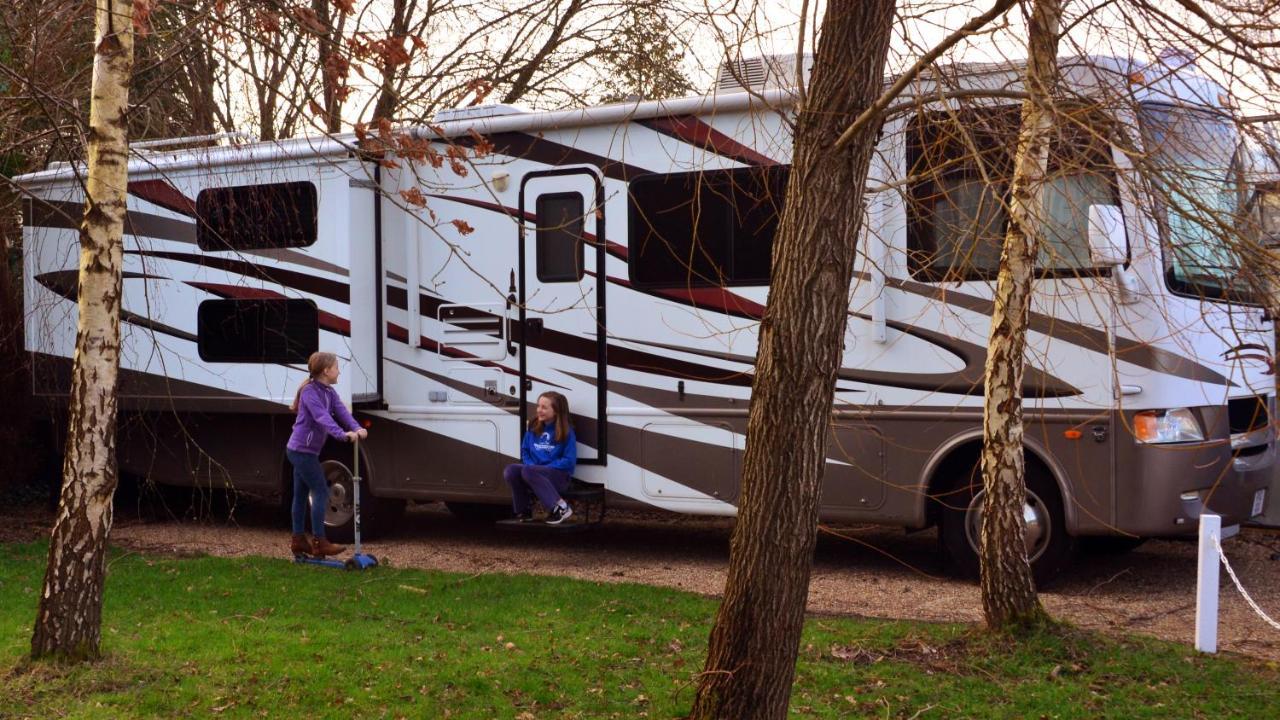 Luxury American Rv With Hot Tub West Chiltington Екстер'єр фото