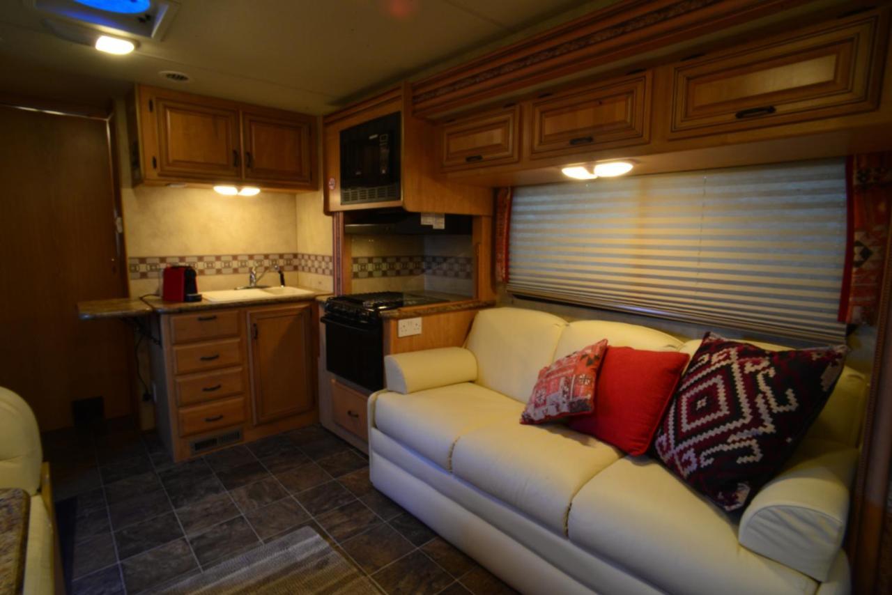 Luxury American Rv With Hot Tub West Chiltington Екстер'єр фото