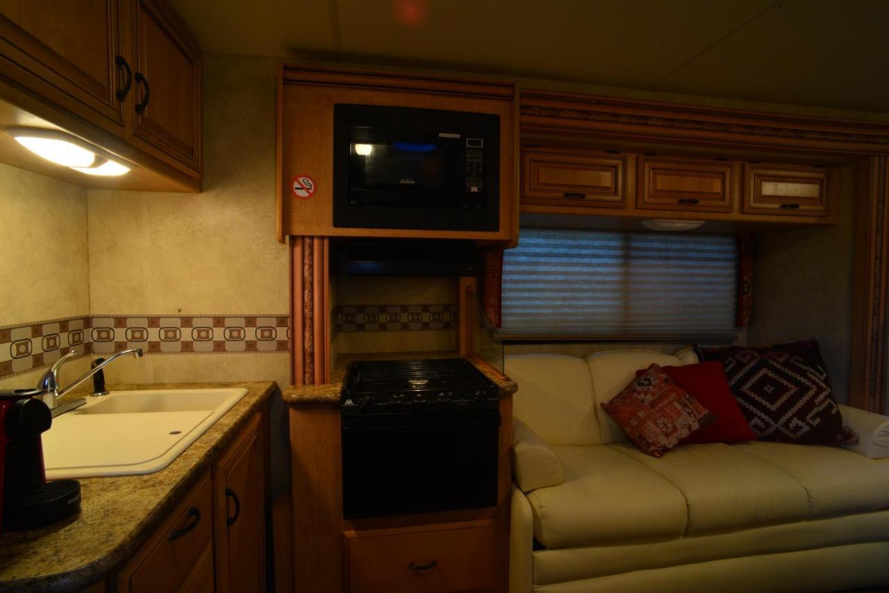 Luxury American Rv With Hot Tub West Chiltington Екстер'єр фото